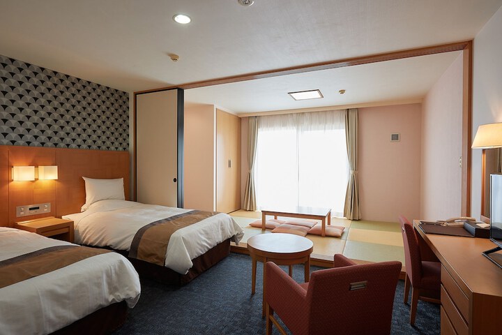 Room 6 of 120
