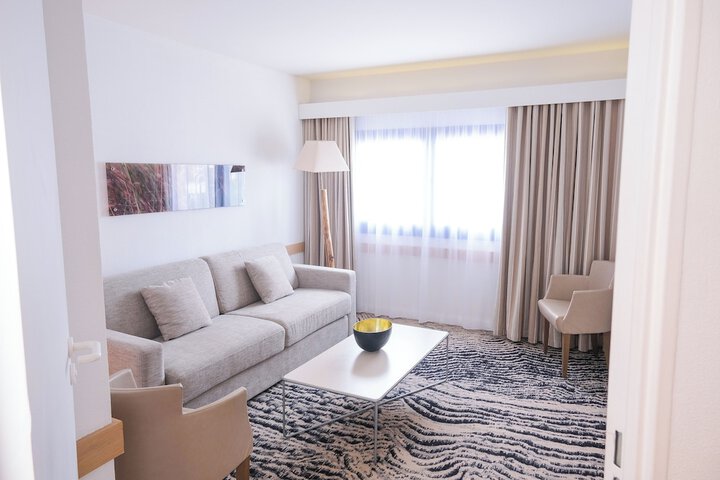Room 4 of 62
