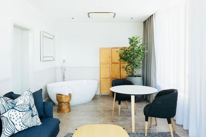Room 5 of 113