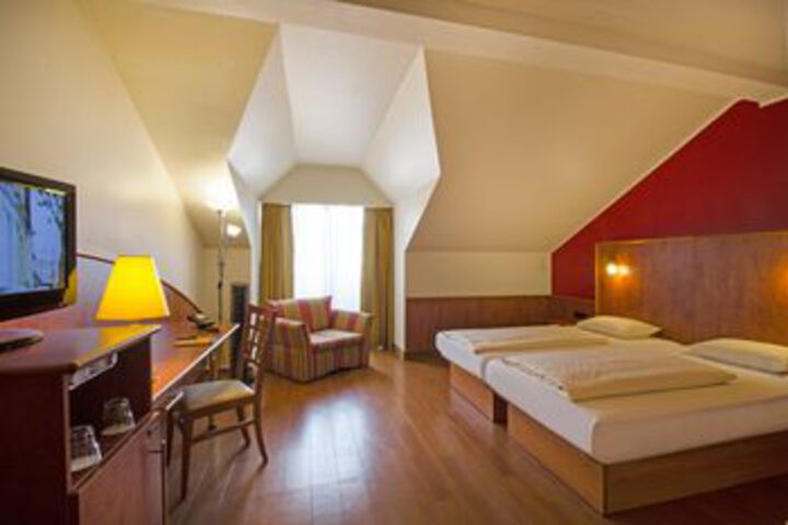 Room 48 of 84
