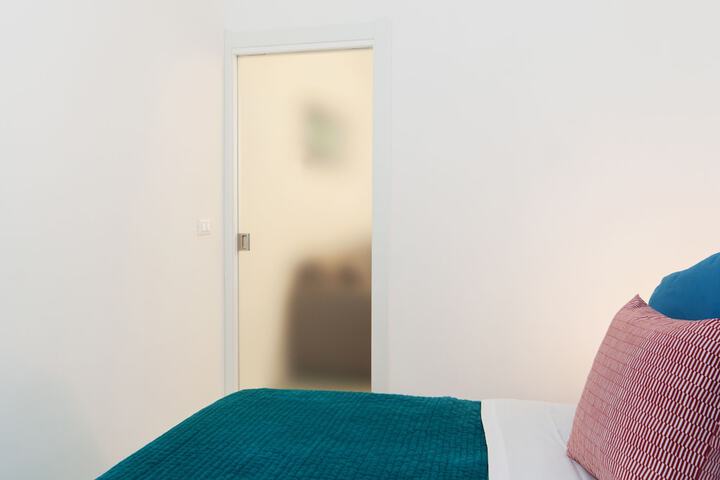 Room 27 of 82