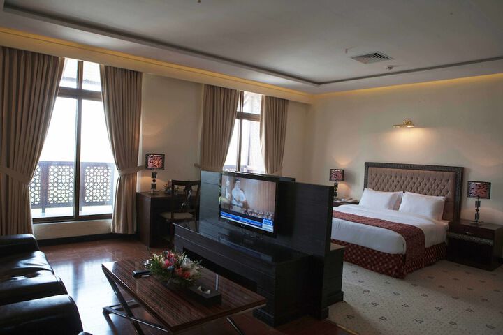 Room 4 of 64