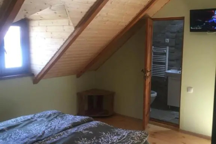 Room 4 of 14