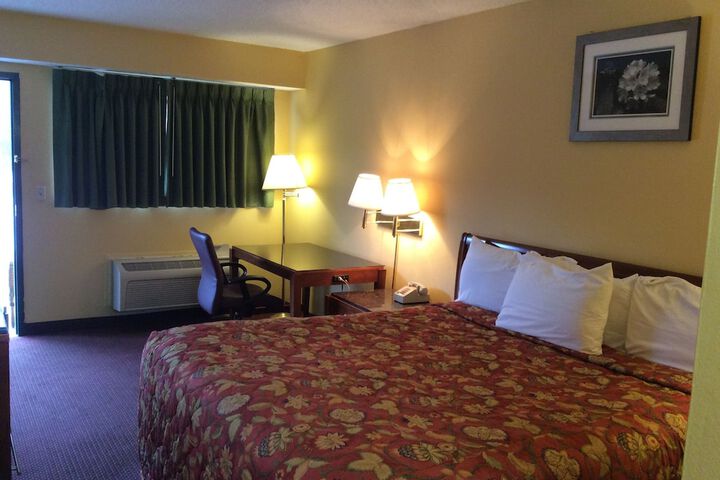 Room 6 of 35