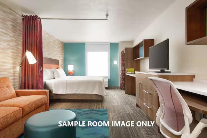 1 King Accessible Tub Studio Suite (3 of 5)
