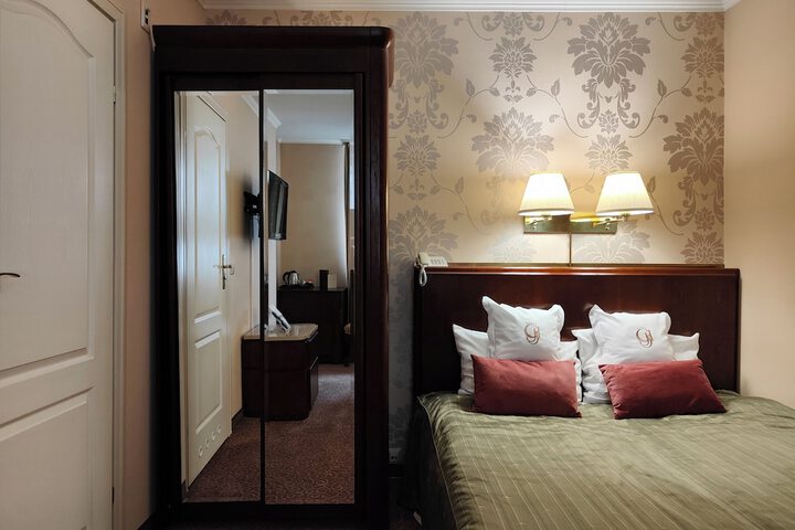 Room 48 of 80