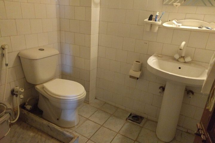 Room 4 of 6