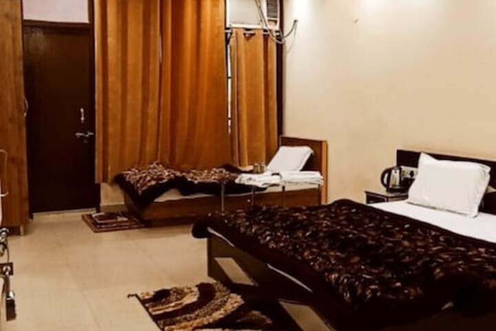 Room 13 of 19