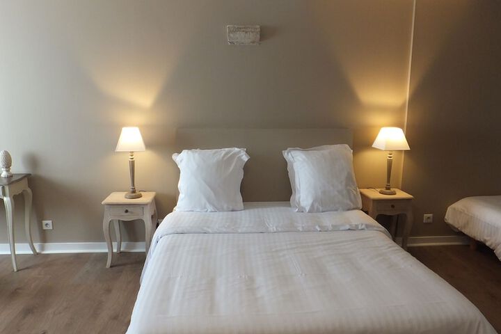 Room 5 of 16