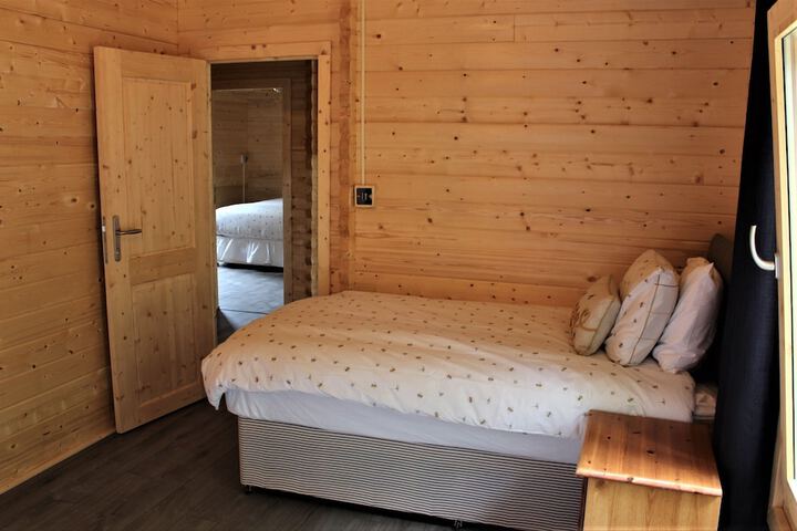 Room 2 of 10