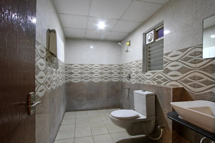 Room 10 of 16