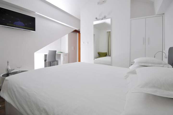 Room 47 of 132