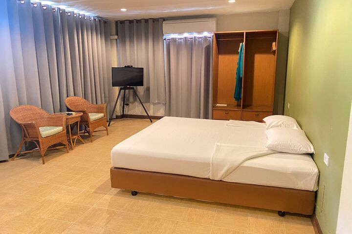Room 4 of 63