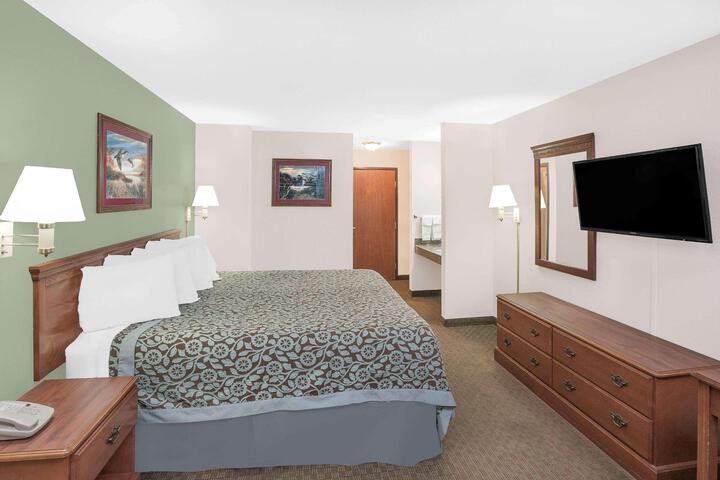 1 King Bed (4 of 12)