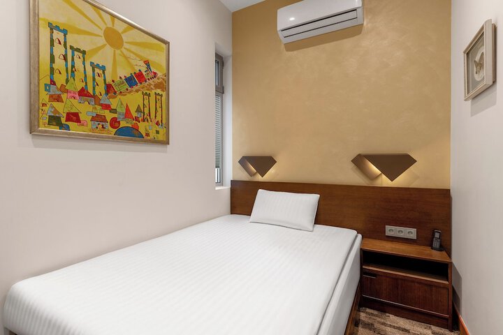 Room 20 of 64