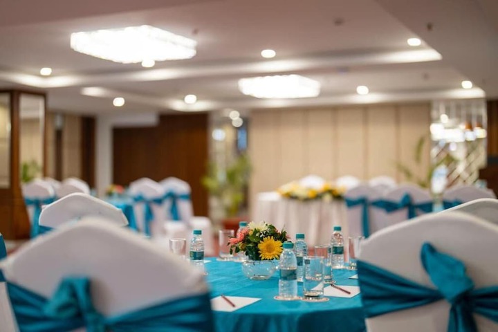 Ballroom/Hall 38 of 48