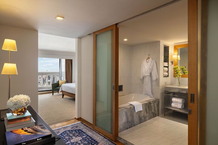 Room 30 of 206