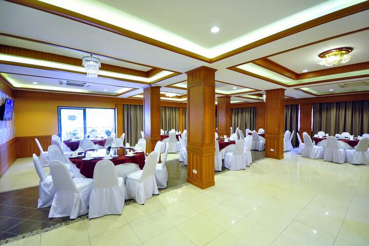 Ballroom/Hall 31 of 43