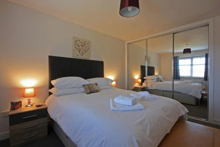 Room 4 of 12