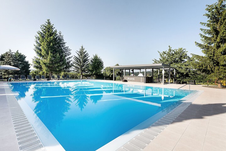Pool 73 of 139