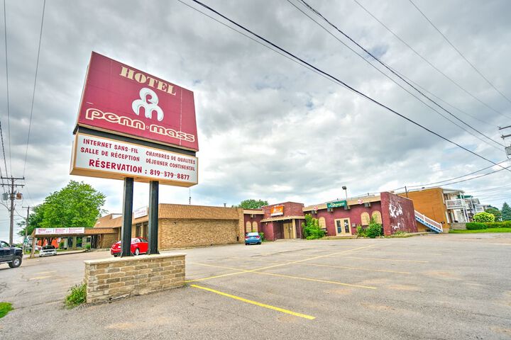 Property Grounds 44 of 52