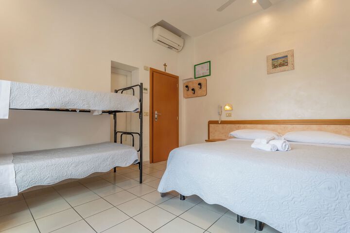 Room 9 of 26