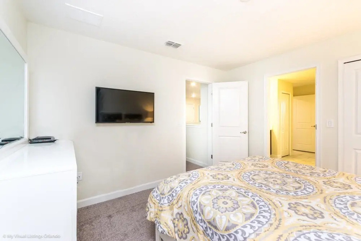 Room 4 of 30