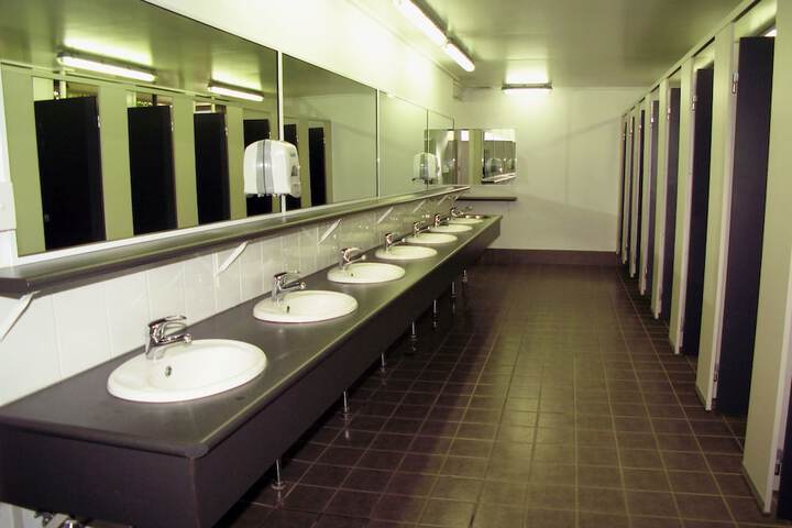 Room 180 of 261