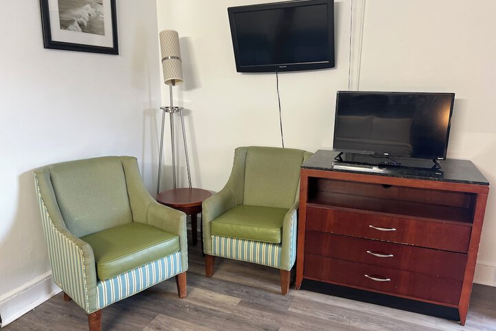 Basic Single Room (2 of 6)