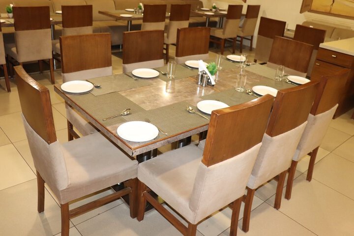 Dining 8 of 11
