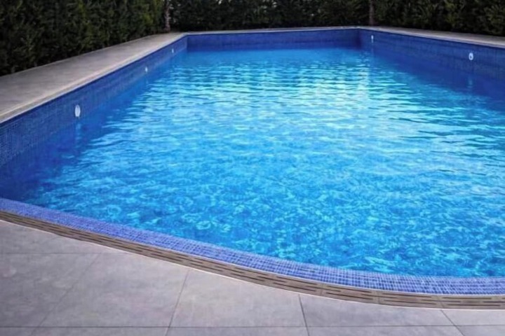 Pool 60 of 77
