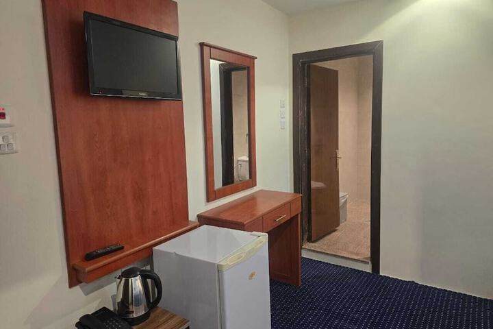 Room 7 of 8