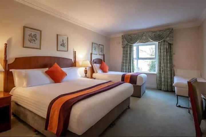 Room 4 of 23