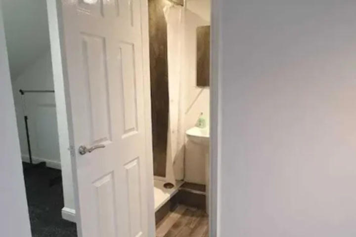 Room 6 of 16