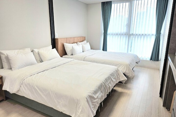 Room 10 of 26