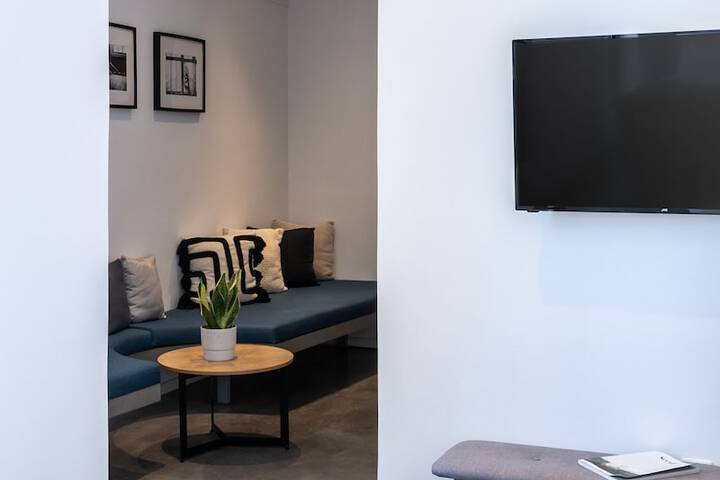 Room 42 of 100