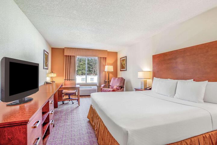 Standard | King Bed (16 of 21)