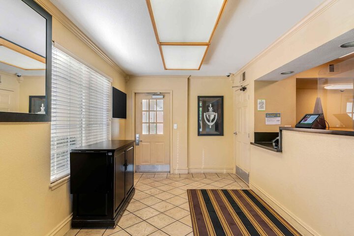 Hotel Interior 4 of 32