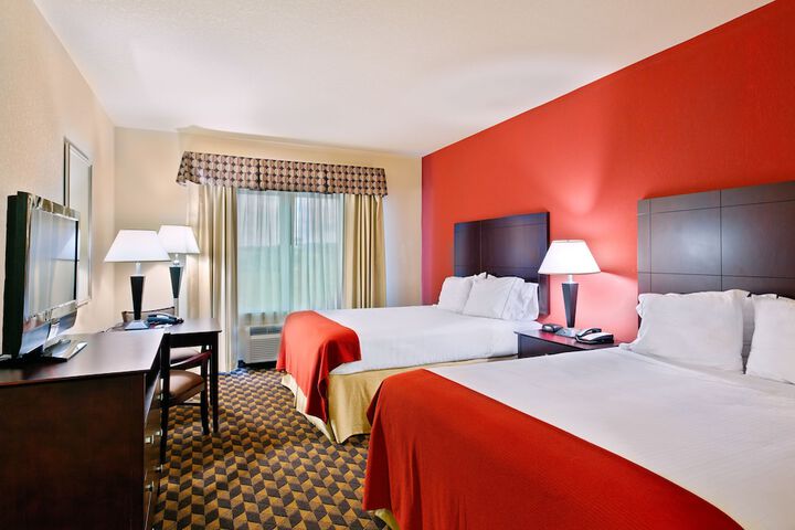 2 Queen Beds (3 of 7)