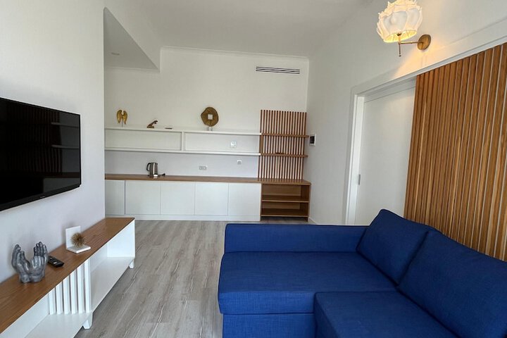 Room 16 of 40