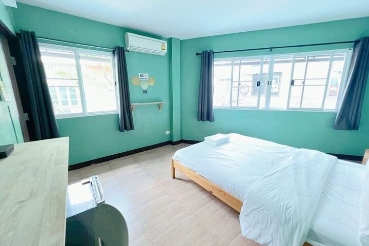 Room 2 of 6