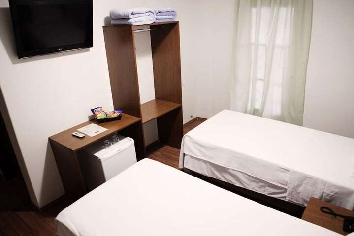 Room 4 of 15