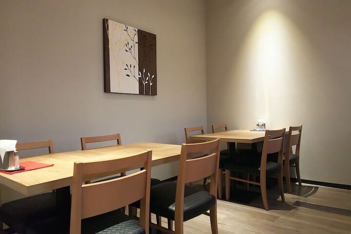 Dining 24 of 27