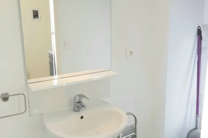 Room 5 of 10