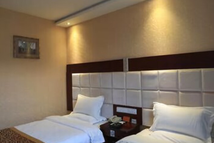 Room 3 of 8