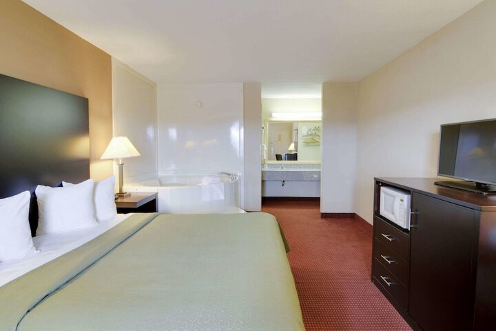 Room 17 of 36