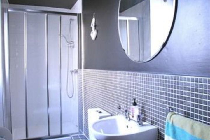 Room 2 of 11