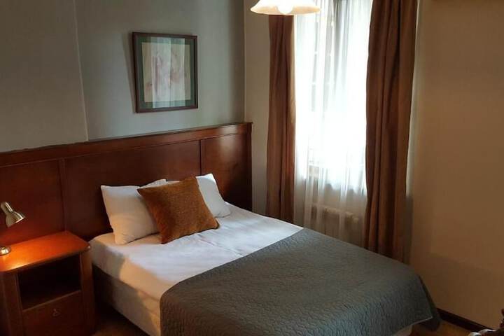 Room 6 of 49