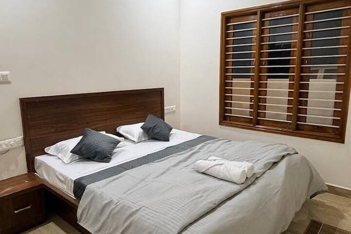 Room 2 of 6