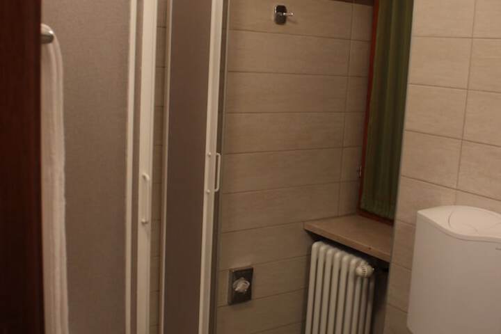 Room 6 of 34